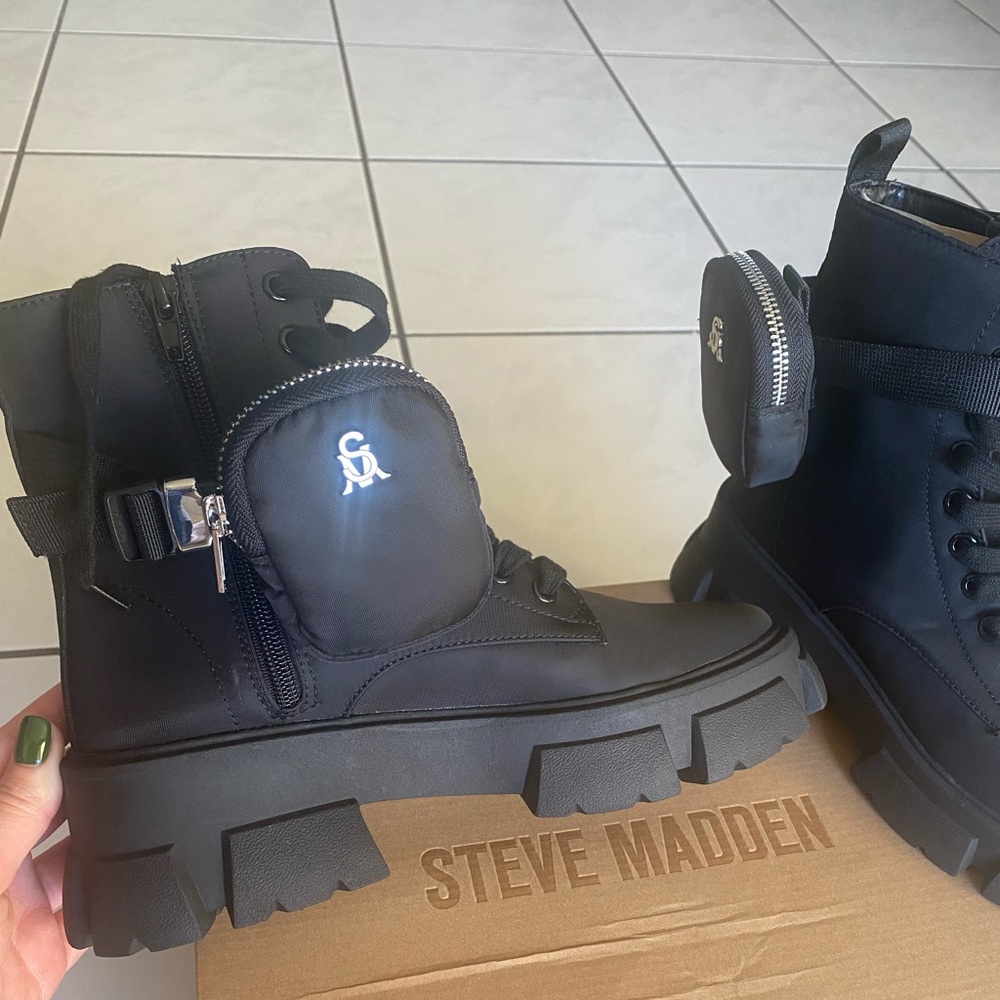 New, unused, Thora-P Black Boots Steve Madden. Size 8.